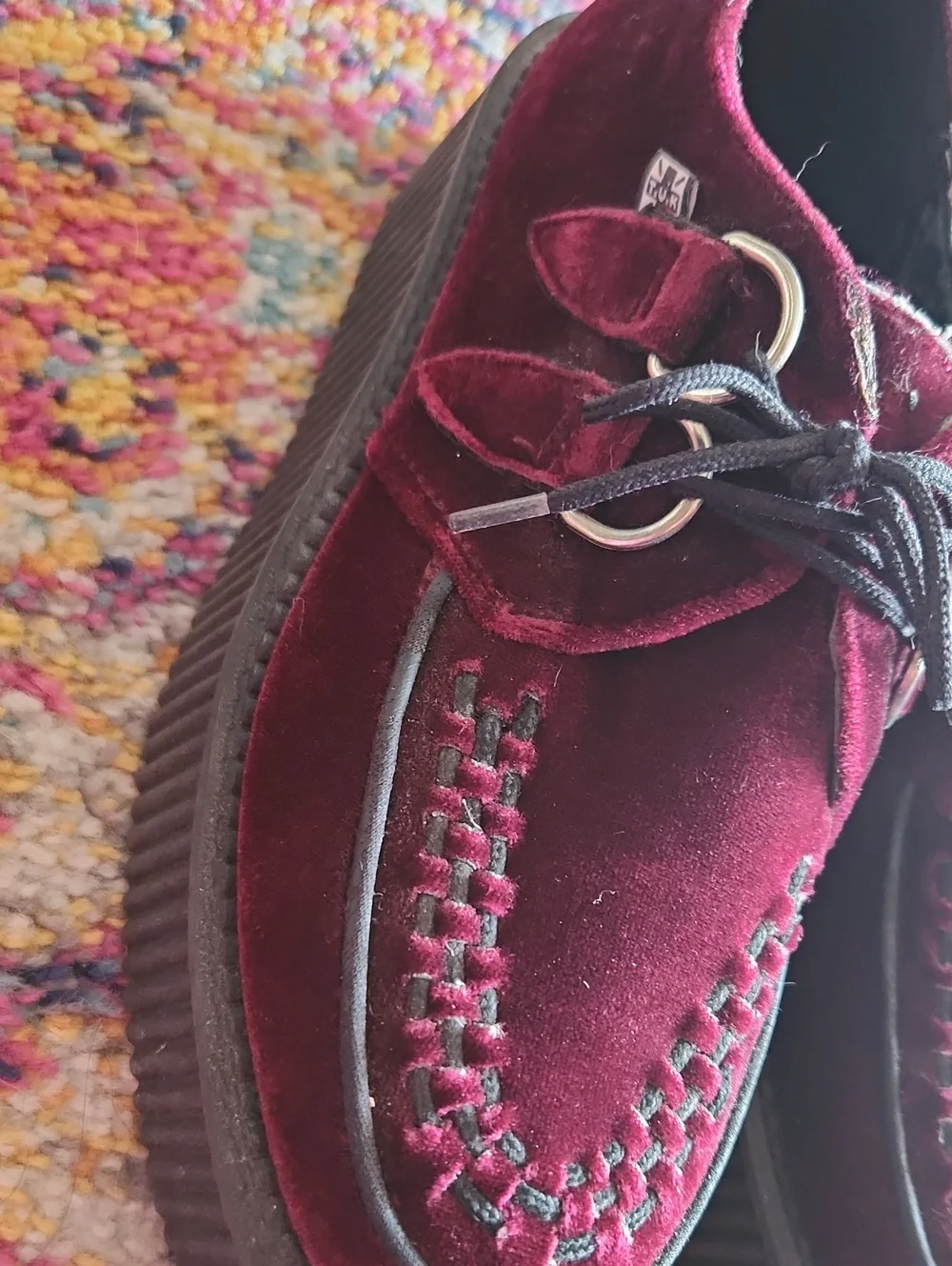 T.U.K. Men's Burgundy Velvet Moccasin Shoes Size 3